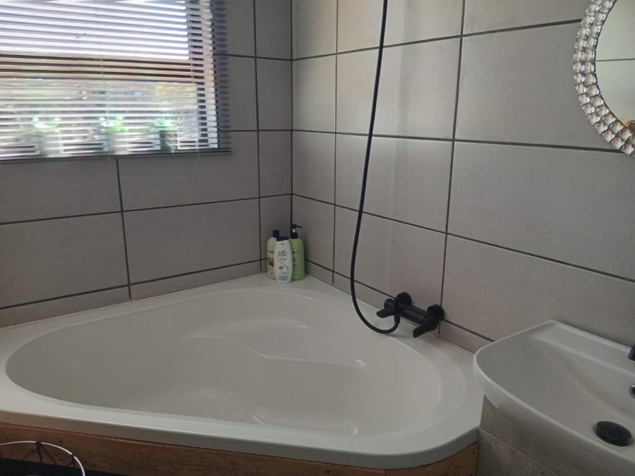 3 Bedroom Property for Sale in Albertinia Western Cape